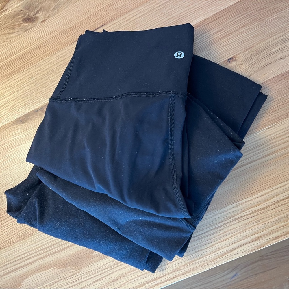 Set of three pairs of Lululemon leggings